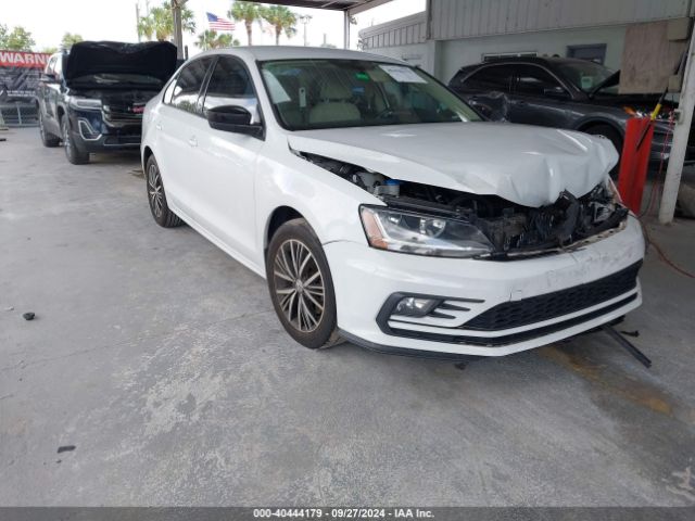 3VWDB7AJ3JM221373 Volkswagen Jetta 1.4t Se/1.4t Wolfsburg Edition