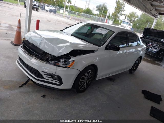 3VWDB7AJ3JM221373 Volkswagen Jetta 1.4t Se/1.4t Wolfsburg Edition