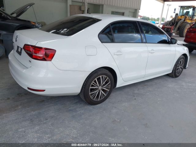 3VWDB7AJ3JM221373 Volkswagen Jetta 1.4t Se/1.4t Wolfsburg Edition