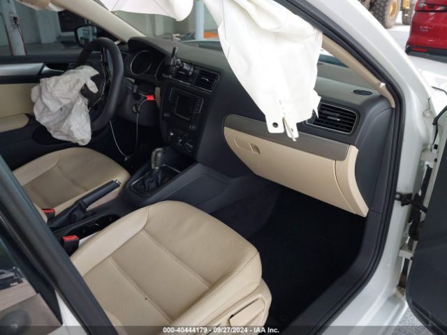 3VWDB7AJ3JM221373 Volkswagen Jetta 1.4t Se/1.4t Wolfsburg Edition