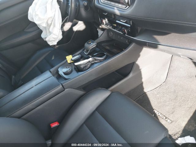 5N1AT3BB4MC729727 Nissan Rogue Sv Intelligent Awd