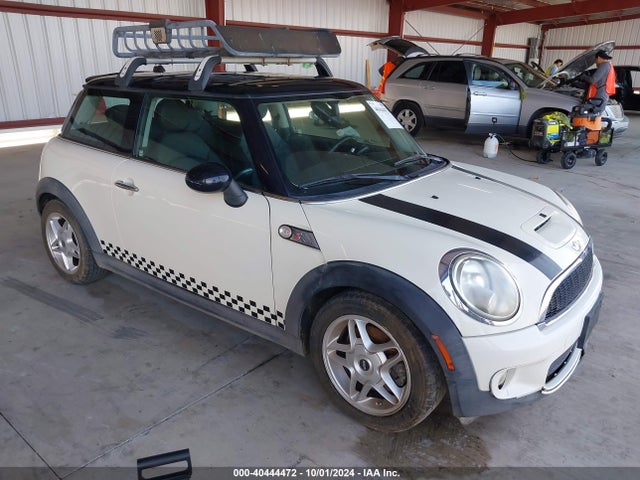2008 MINI COOPER S WMWMF73588TV37741 Photo 0