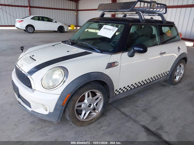 2008 MINI COOPER S WMWMF73588TV37741 Photo 1