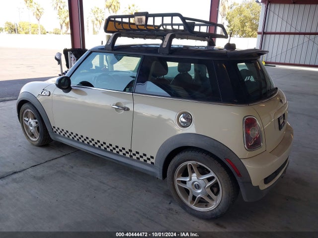 2008 MINI COOPER S WMWMF73588TV37741 Photo 2