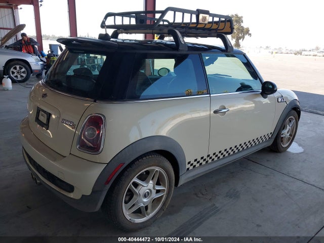 2008 MINI COOPER S WMWMF73588TV37741 Photo 3