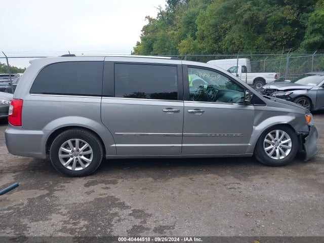 2C4RC1GG0FR726849 Chrysler Town & Country Limited Platinum