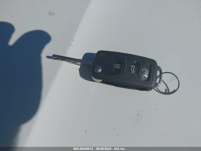 1VWDT7A34HC067427 Volkswagen Passat 1.8t R-line