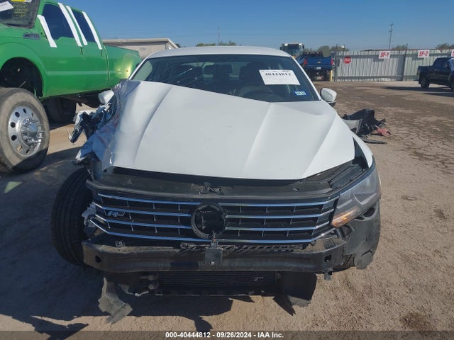 1VWDT7A34HC067427 Volkswagen Passat 1.8t R-line