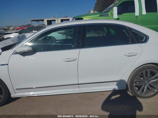 1VWDT7A34HC067427 Volkswagen Passat 1.8t R-line