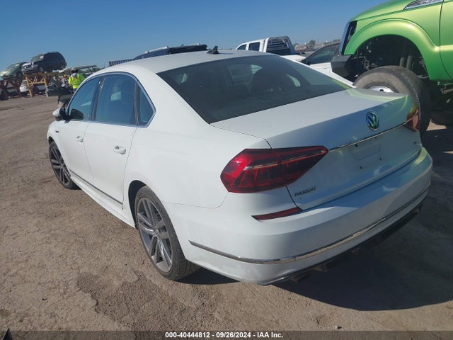 1VWDT7A34HC067427 Volkswagen Passat 1.8t R-line