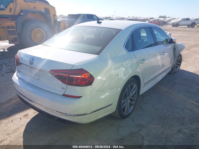 1VWDT7A34HC067427 Volkswagen Passat 1.8t R-line