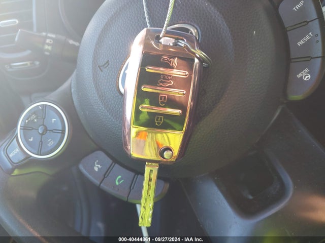 KIA SOUL + 2015 KNDJP3A5XF7150368 Image 11