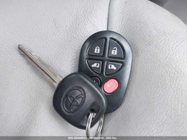 5TDYK3DC6ES507797 Toyota Sienna Xle V6 8 Passenger