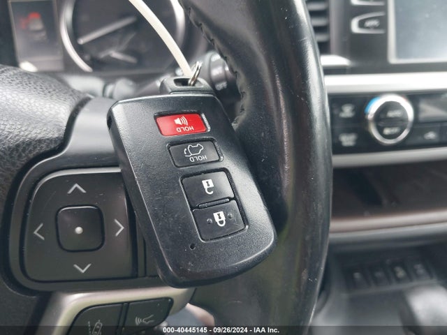 Toyota Highlander Xle 2017 5TDJZRFH8HS442657 Image 11