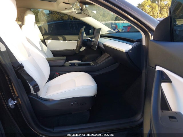2021 TESLA MODEL Y 5YJYGAEE9MF153900 Photo 4