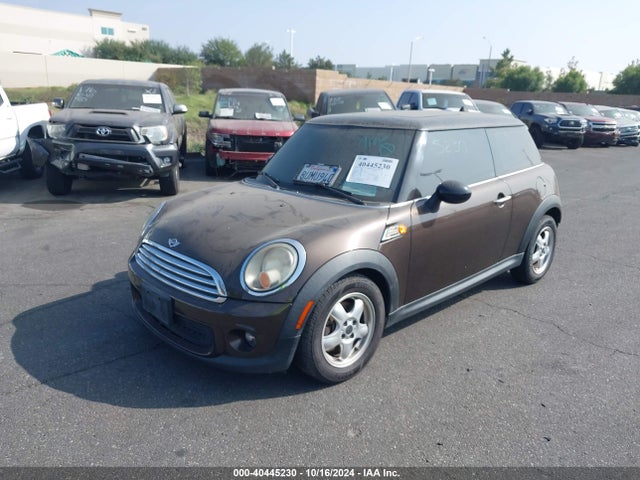 2011 MINI COOPER WMWSU3C53BT094900 Photo 1