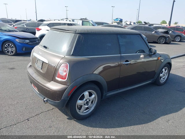 2011 MINI COOPER WMWSU3C53BT094900 Photo 3