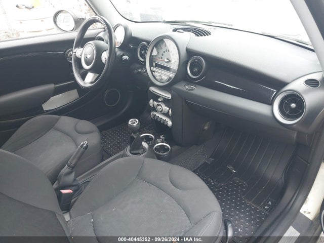 2009 MINI COOPER WMWMF33579TU75940 Photo 4