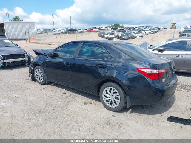 Toyota COROLLA LE 2018 2T1BURHE8JC980103 Image 3