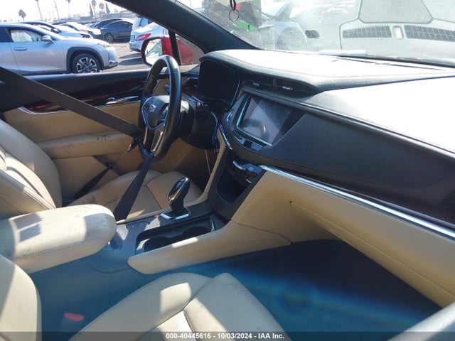 1GYKNCRS0HZ113853 Cadillac Xt5 Premium Luxury