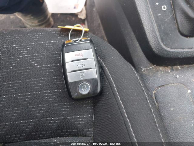3KPA25AD6ME407010 KIA Rio 5-door S