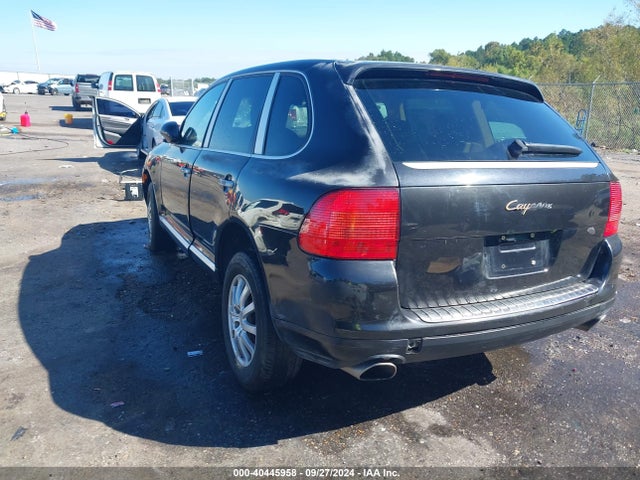 2005 PORSCHE CAYENNE WP1AA29P15LA21053 Photo 2