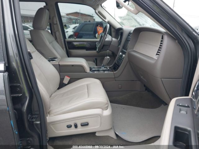 5LMJJ2JT9GEL03337 Lincoln Navigator Select