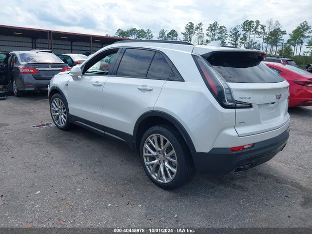 2019 CADILLAC XT4 1GYFZFR44KF198519 Photo 2