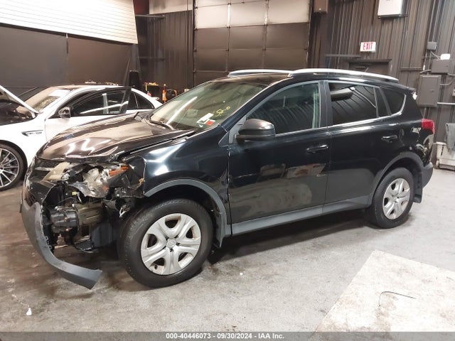 Toyota RAV4 LE 2015 2T3BFREV6FW337955 Image 2