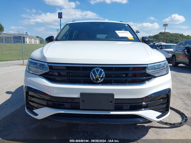 3VV8B7AXXPM017334 Volkswagen Tiguan 2.0t Se R-line Black