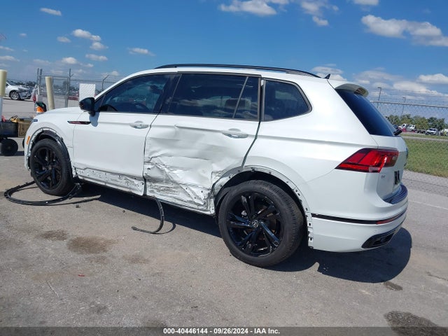 3VV8B7AXXPM017334 Volkswagen Tiguan 2.0t Se R-line Black