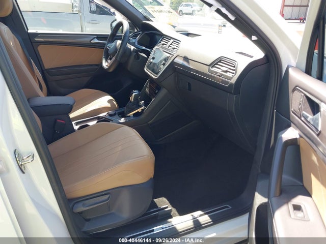 3VV8B7AXXPM017334 Volkswagen Tiguan 2.0t Se R-line Black