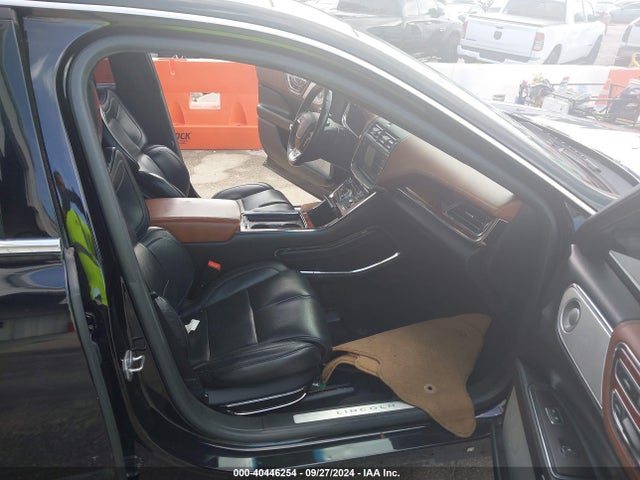 1LN6L9AP0H5627826 Lincoln Continental Black Label
