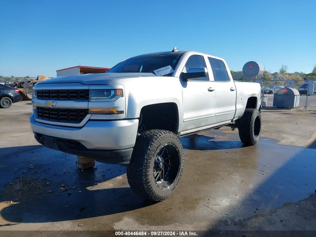Chevrolet Silverado 1500 1lt 2018 1GCUKREC6JF174110 Image 2
