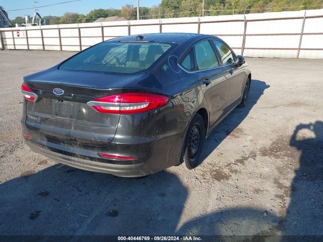 Ford FUSION S 2019 3FA6P0G72KR195262 Image 4