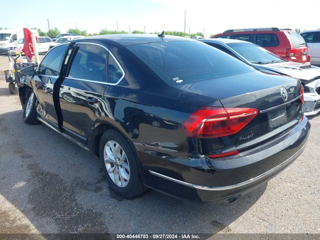 1VWAT7A32HC067199 Volkswagen Passat 1.8t S