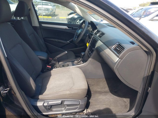 1VWAT7A32HC067199 Volkswagen Passat 1.8t S