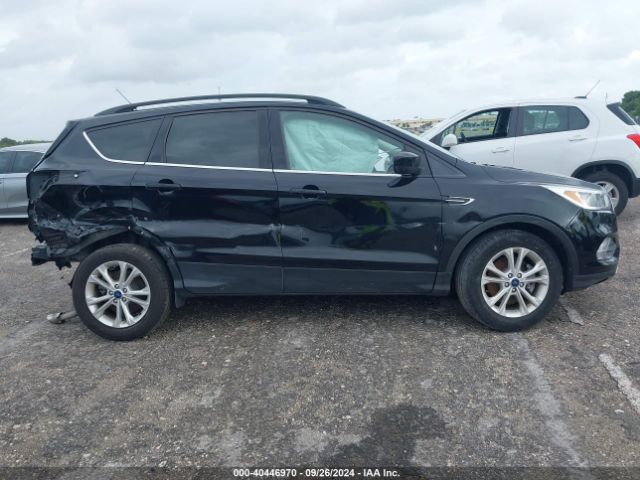 1FMCU9GD9JUC95216 Ford ESCAPE SE