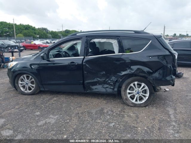 1FMCU9GD9JUC95216 Ford ESCAPE SE