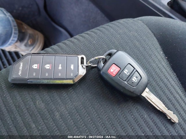 Toyota RAV4 LE 2018 JTMBFREV9JJ235119 Image 11