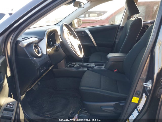 Toyota RAV4 LE 2018 JTMBFREV9JJ235119 Image 5