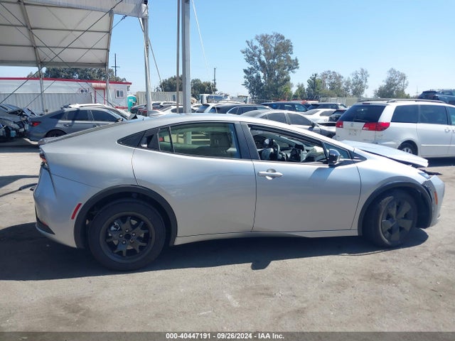 Toyota Prius Le 2024 JTDACAAU1R3017579 Image 14