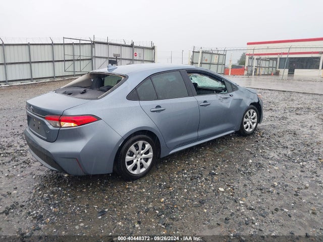 Toyota COROLLA LE 2022 5YFEPMAE1NP388369 Image 4