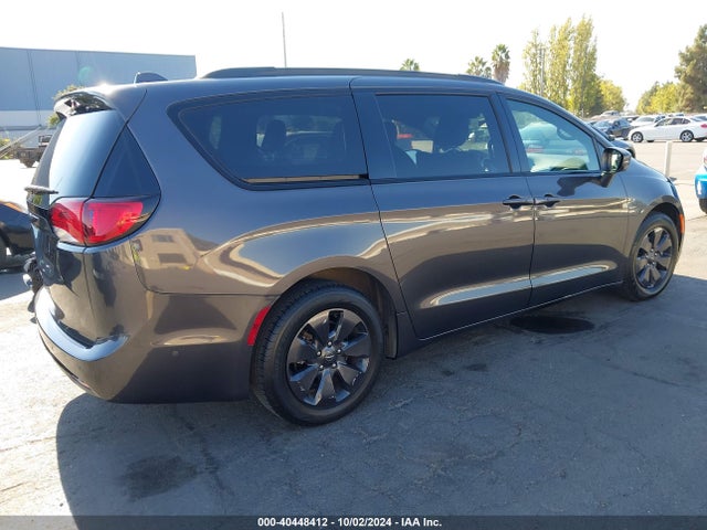 Chrysler Pacifica Hybrid Limited 2020 2C4RC1N70LR242565 Image 4