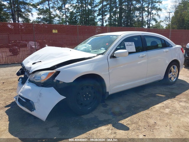 1C3CCBAB0EN207874 Chrysler 200 LX