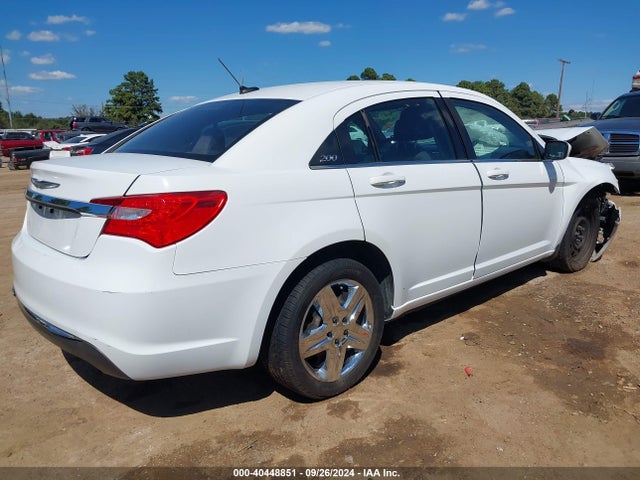 1C3CCBAB0EN207874 Chrysler 200 LX