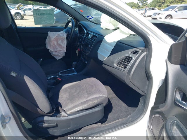 1C3CCBAB0EN207874 Chrysler 200 LX