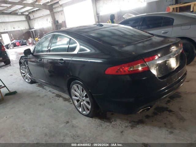 2011 JAGUAR XF SAJWA0GB2BLR91249 Photo 2