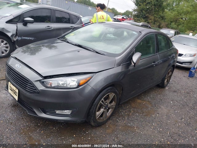 Ford FOCUS SE 2018 1FADP3FE8JL256829 Image 2