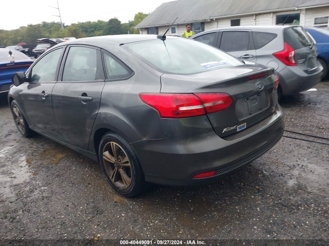 Ford FOCUS SE 2018 1FADP3FE8JL256829 Image 3